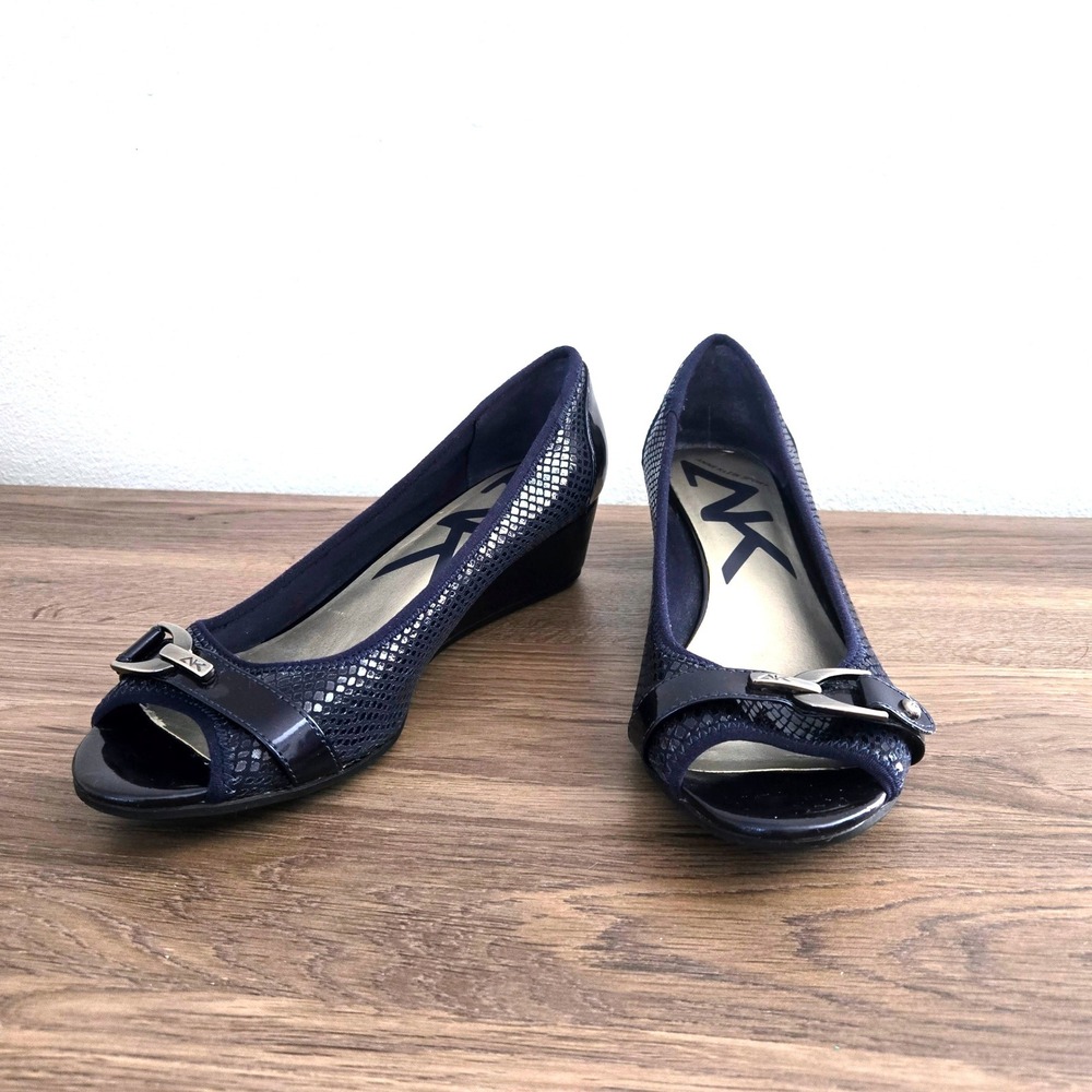 Anne‎ Klein Sport Navy Blue Peep Toe Wedge Heels Snakeskin Texture Buckle Size 9